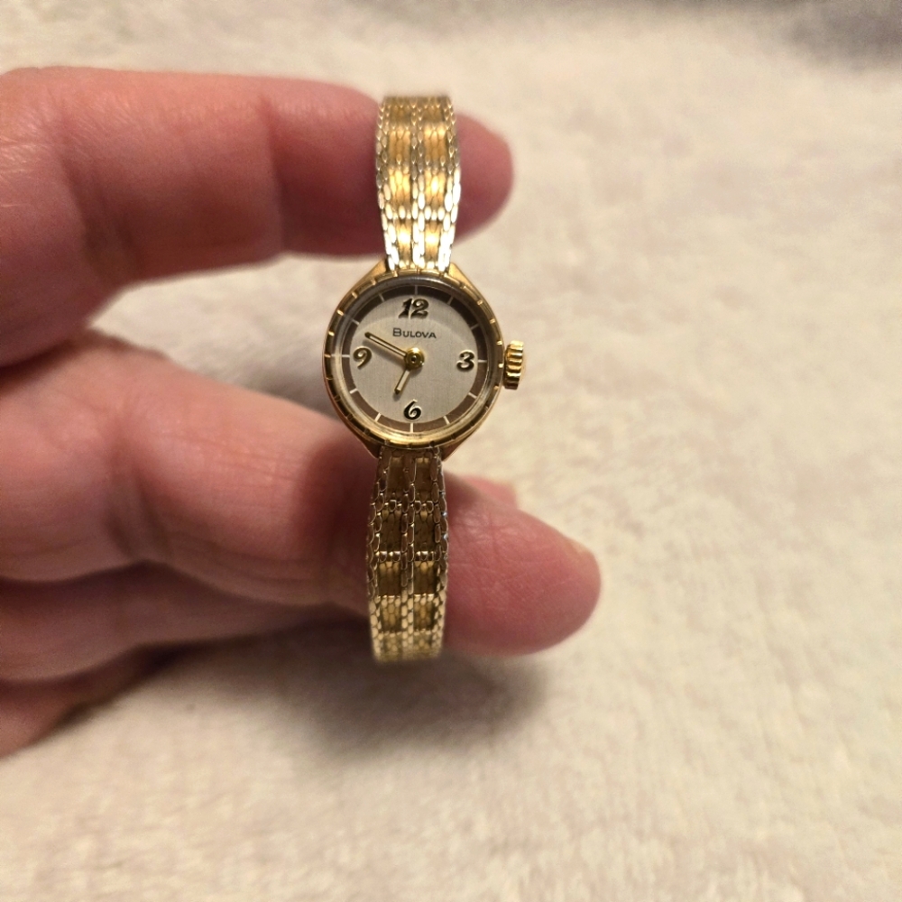 Bulova Vintage 1972 Ladies N2 10K Rolled Gold Plate Watch N11580